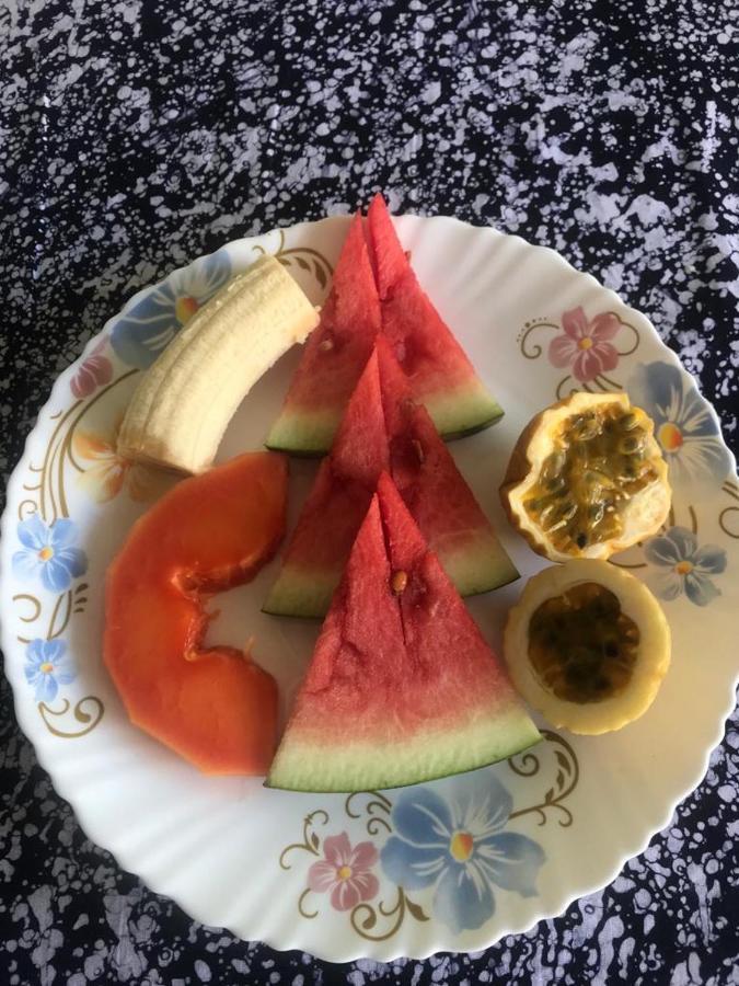 L&J Modern Backpackers Kinondoni Bed and Breakfast Dar es Salaam Exteriör bild